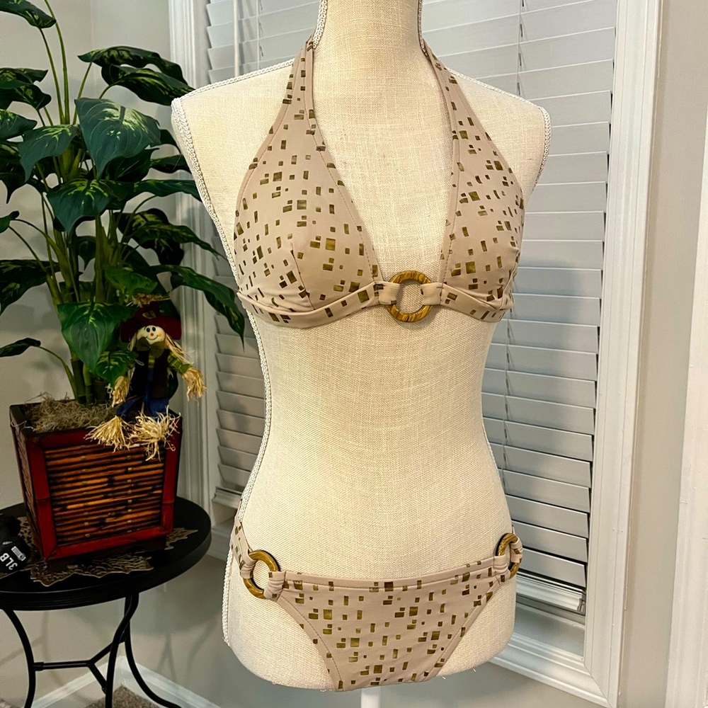 JLo bikini size XS